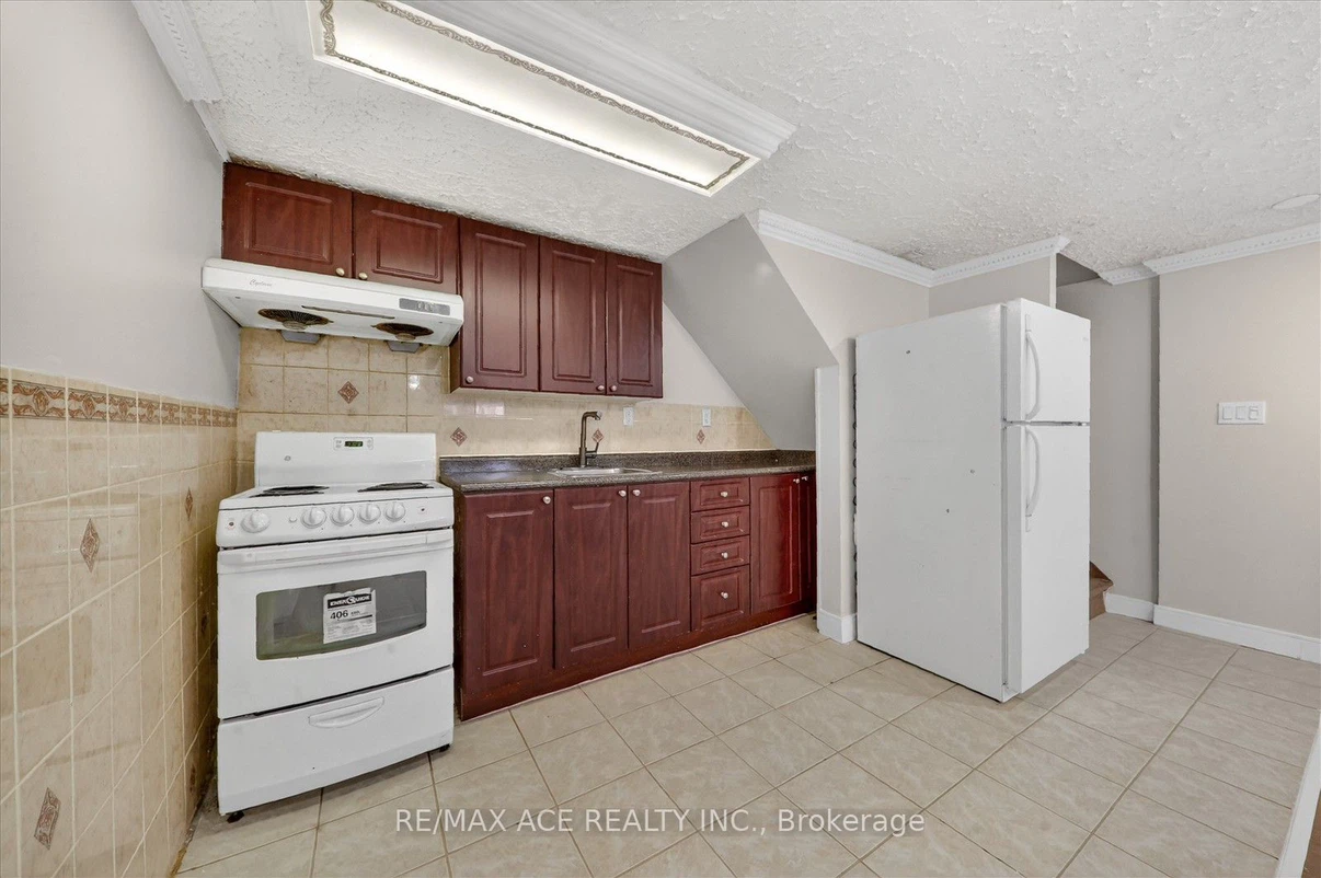 Basement Apartment - photo 3