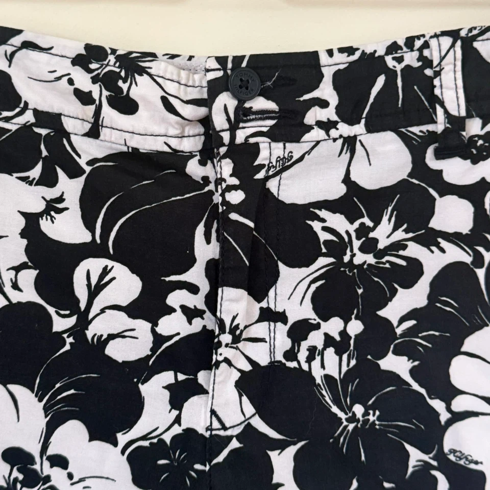 Tommy Hilfiger Black & White Floral Shorts - photo 3