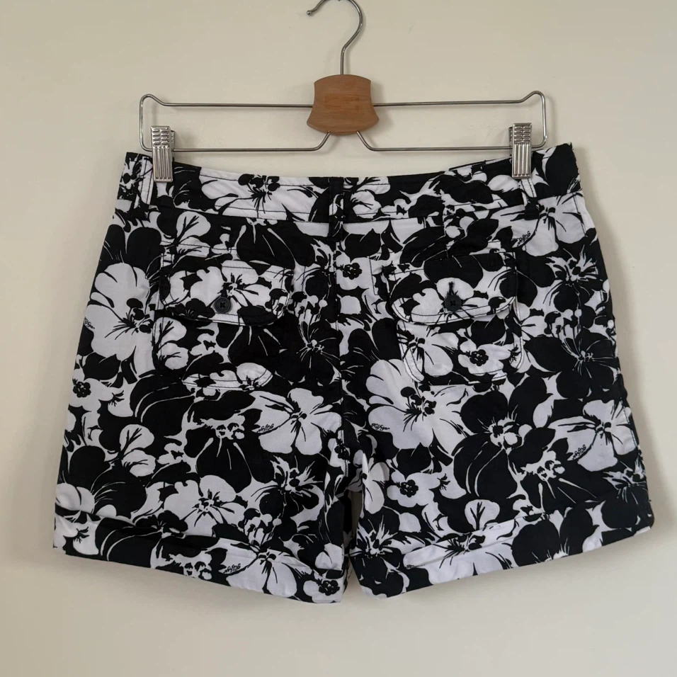 Tommy Hilfiger Black & White Floral Shorts - photo 5
