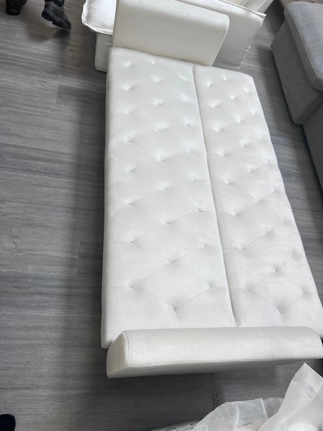 White Tufted Sofa Bed - photo 2