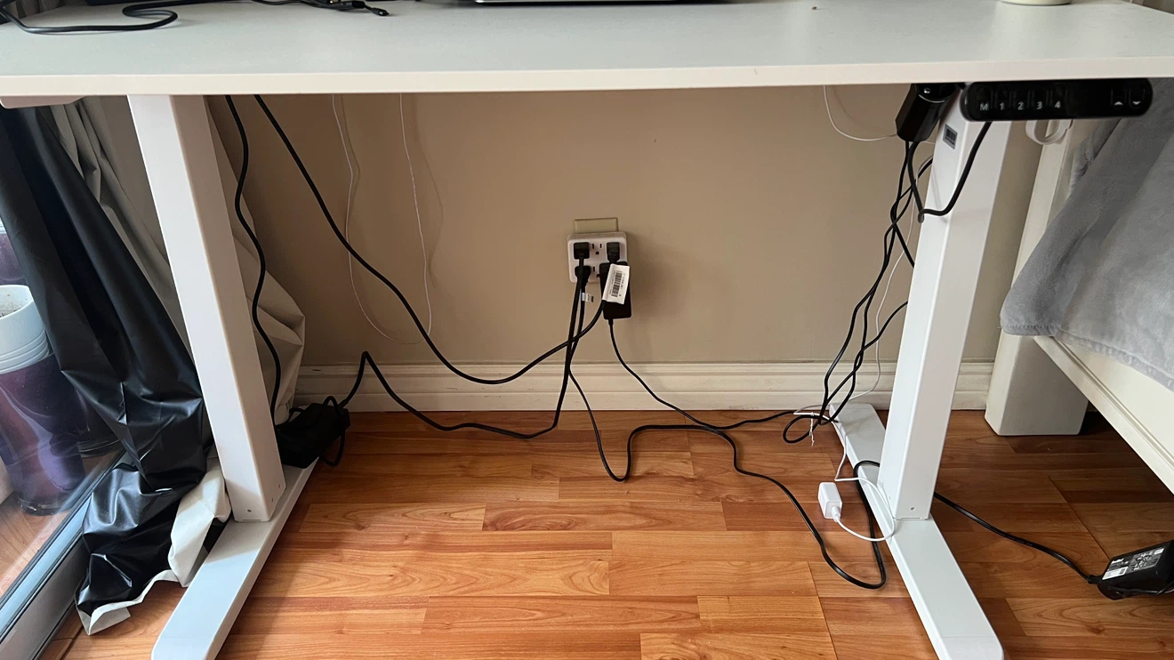 Height Adjustable Standing Desk – Excellent Condition - photo 3