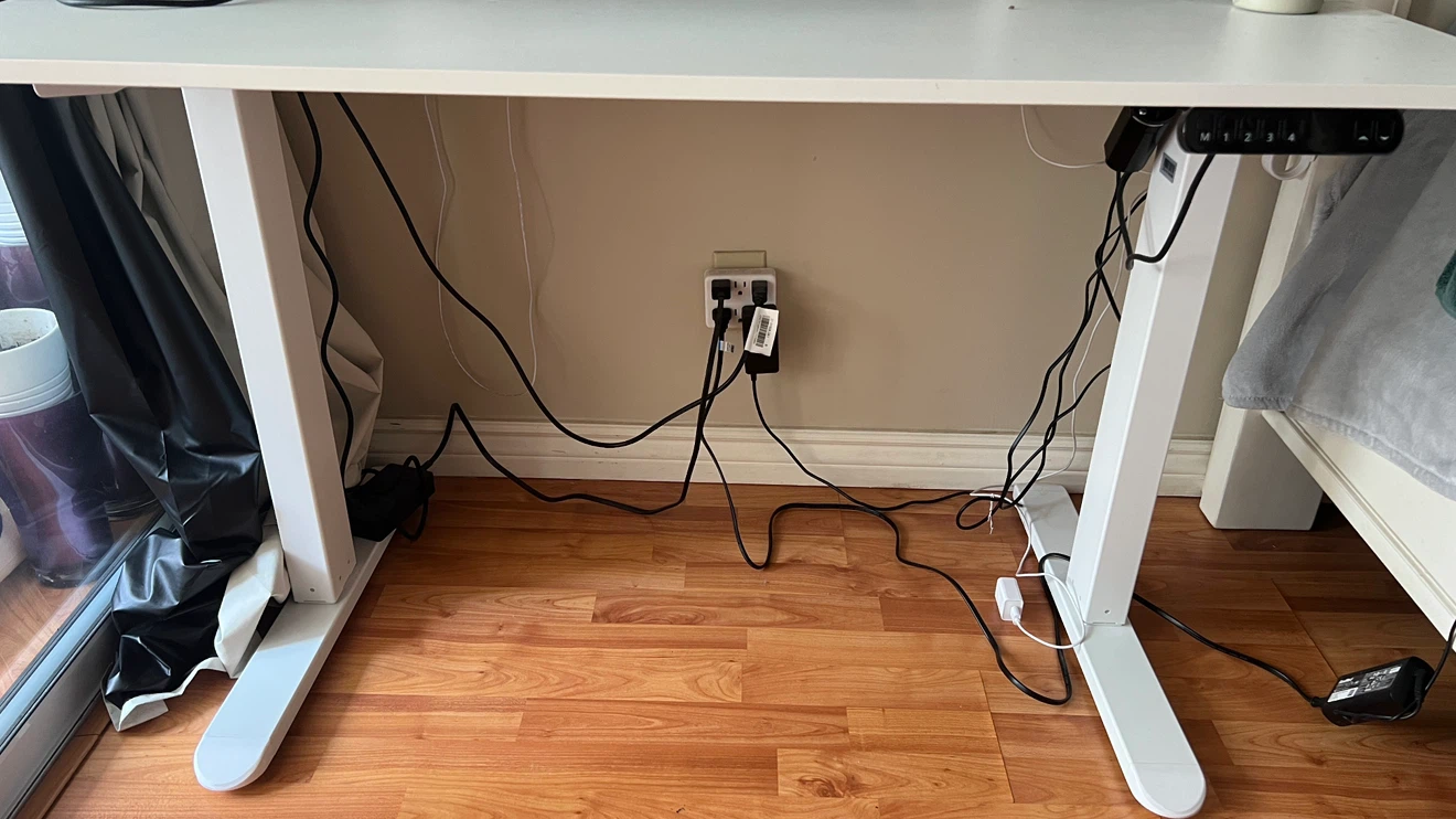 Height Adjustable Standing Desk – Excellent Condition - photo 4
