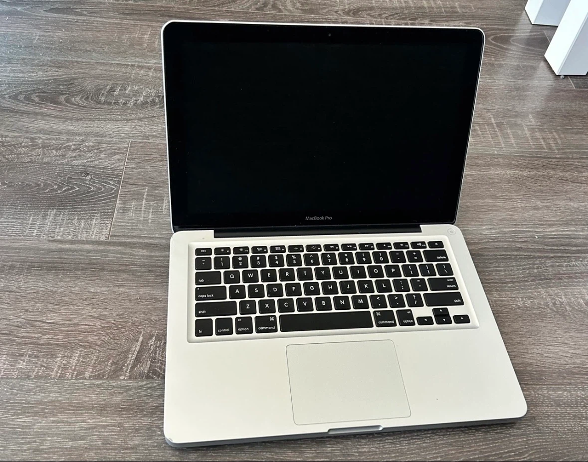 Apple MacBook Pro Laptop