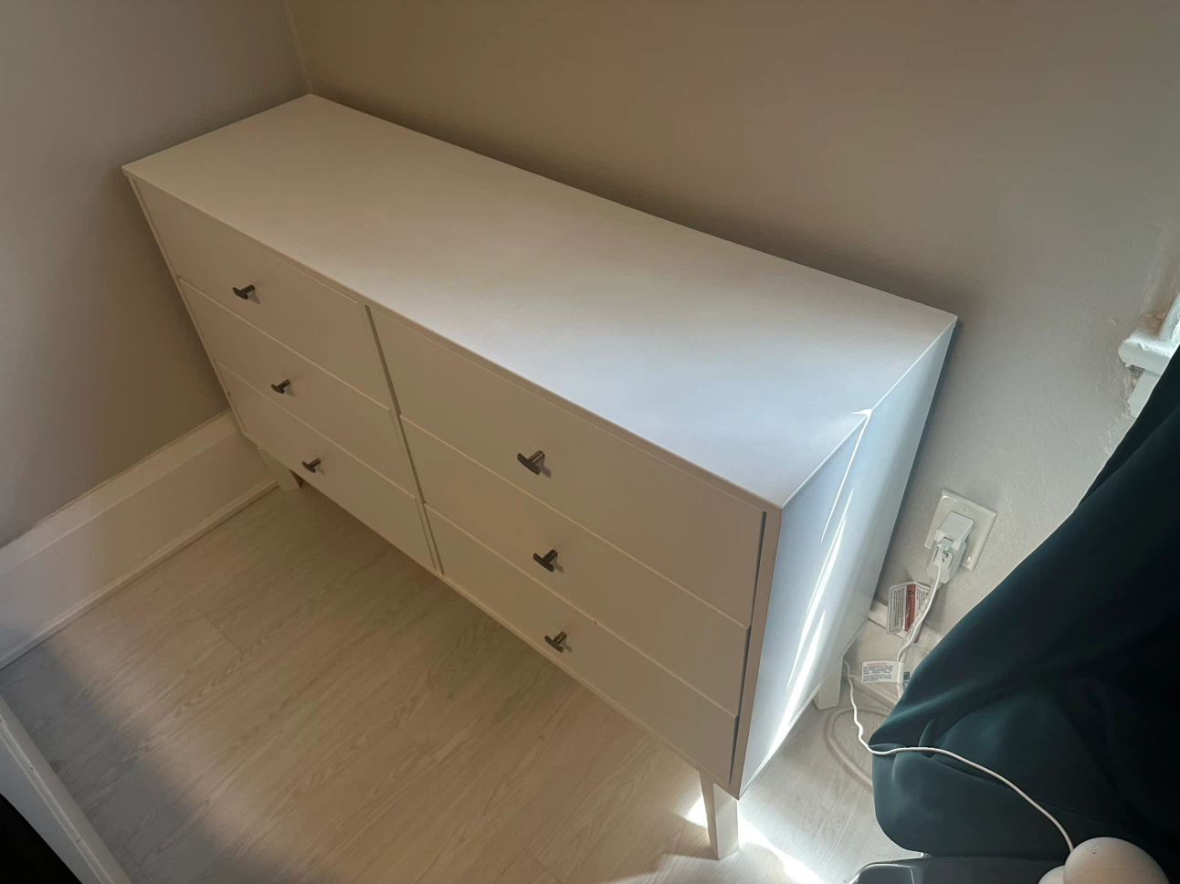 White 6-Drawer Dresser