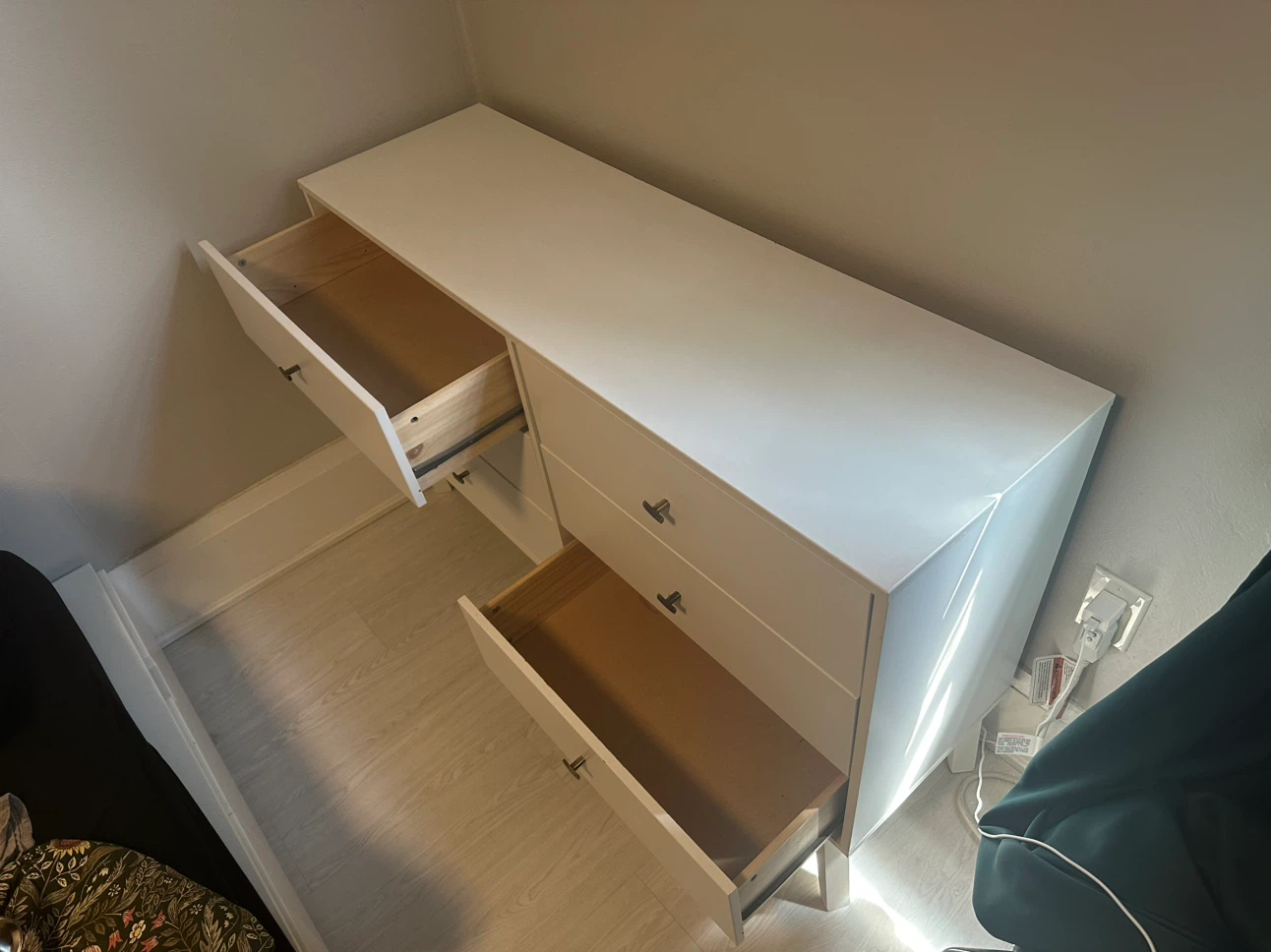 White 6-Drawer Dresser - photo 2