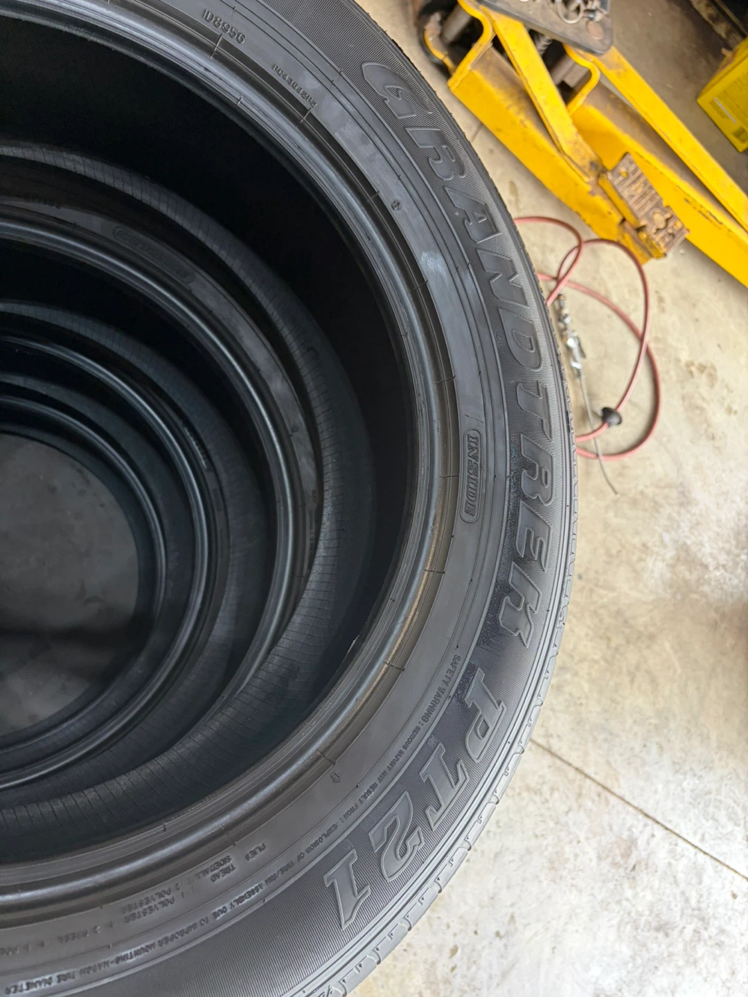 235/60/18 Dunlop set of 4 tires - photo 5