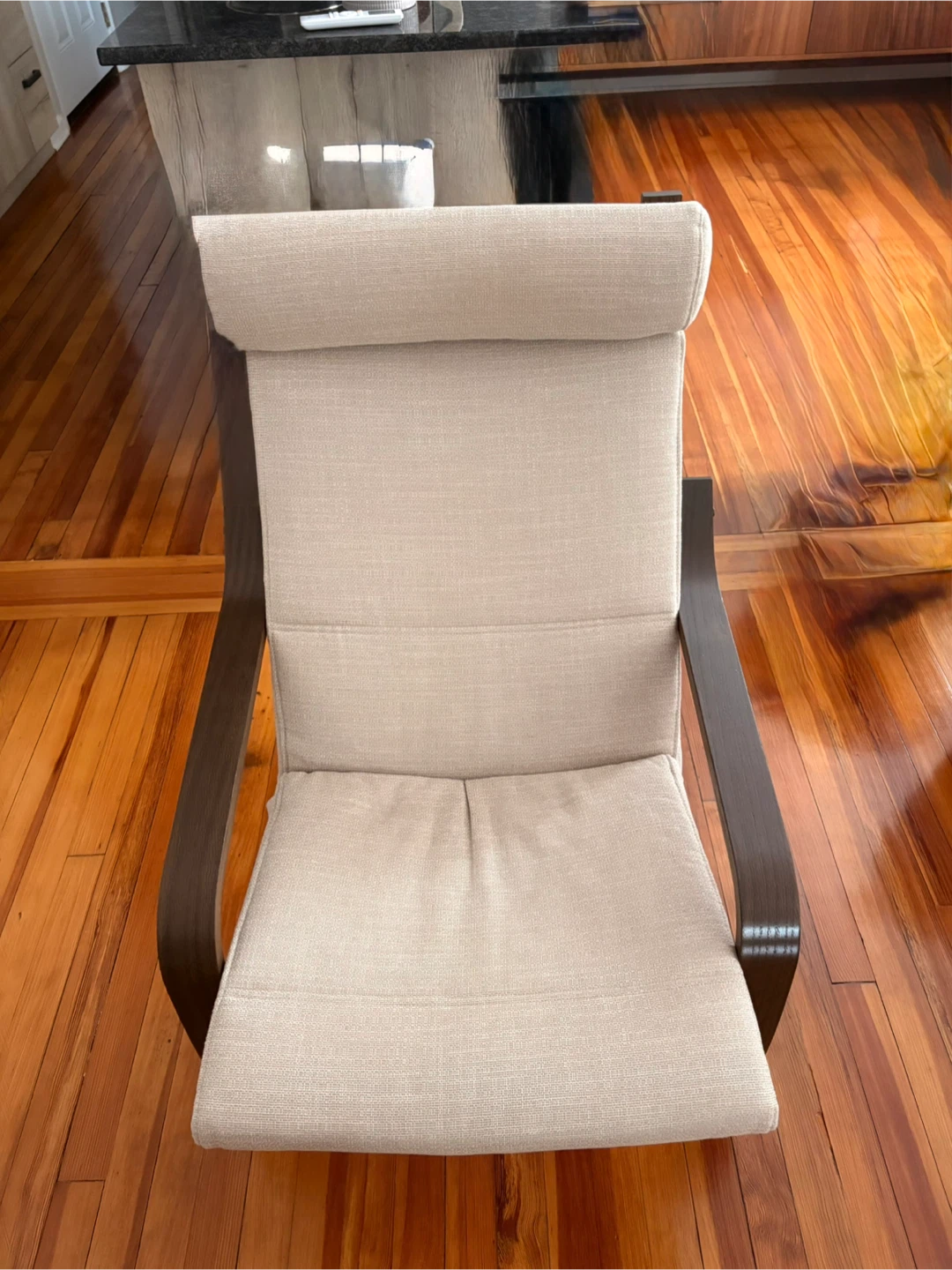 IKEA POÄNG Chair + Floor Lamp – Excellent Condition - photo 2