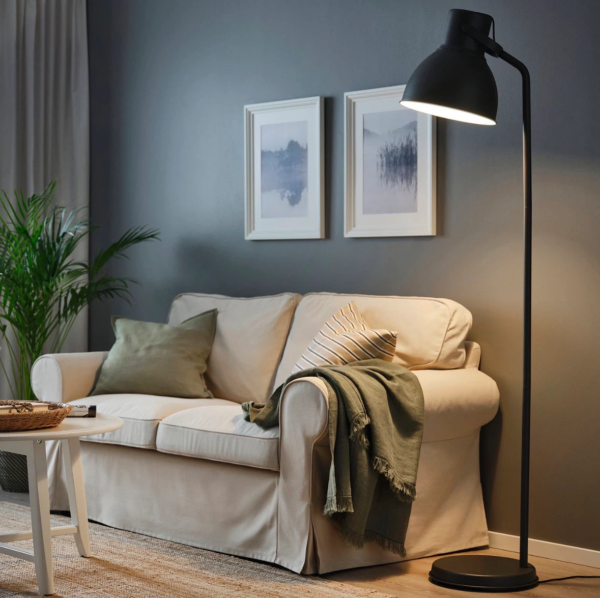 IKEA POÄNG Chair + Floor Lamp – Excellent Condition - photo 5