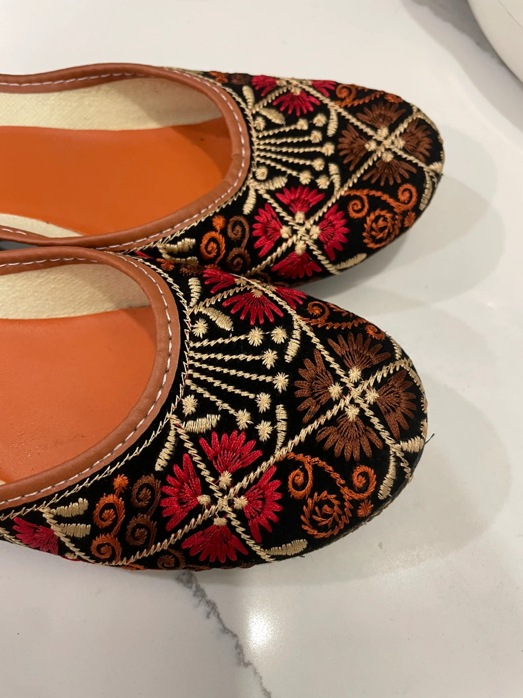 Embroidered Punjabi Jutti - size 9