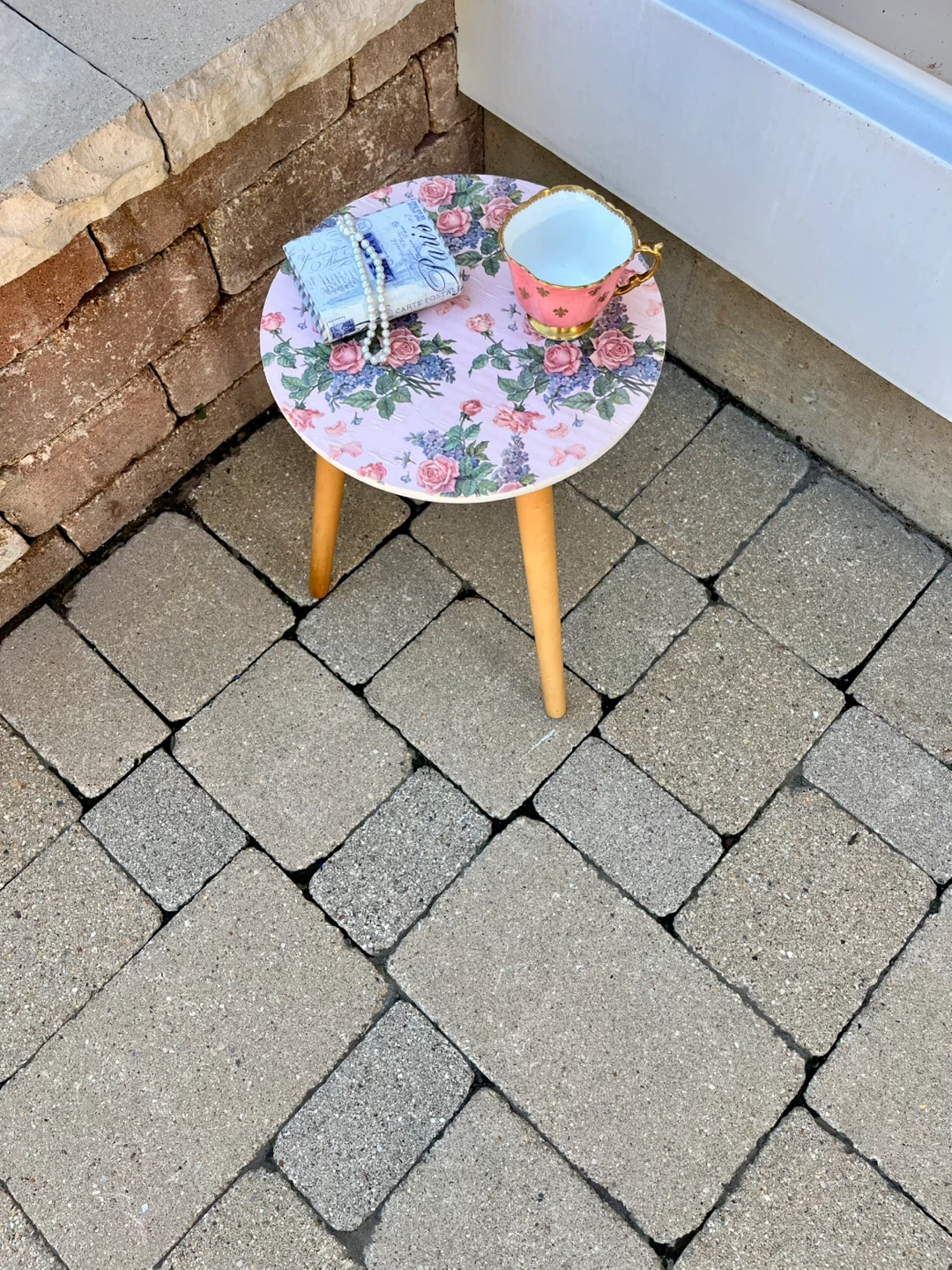 SUPER CUTE SMALL DECOUPAGED TABLE - photo 2