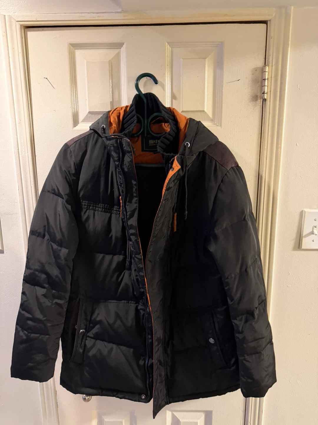 Snow Flying Puffer Jacket - Black/Orange