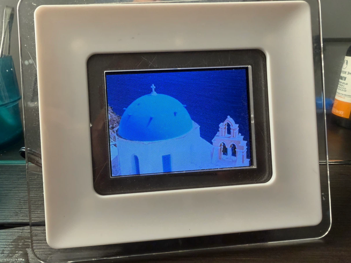 Coby DP-352 Digital Photo Frame