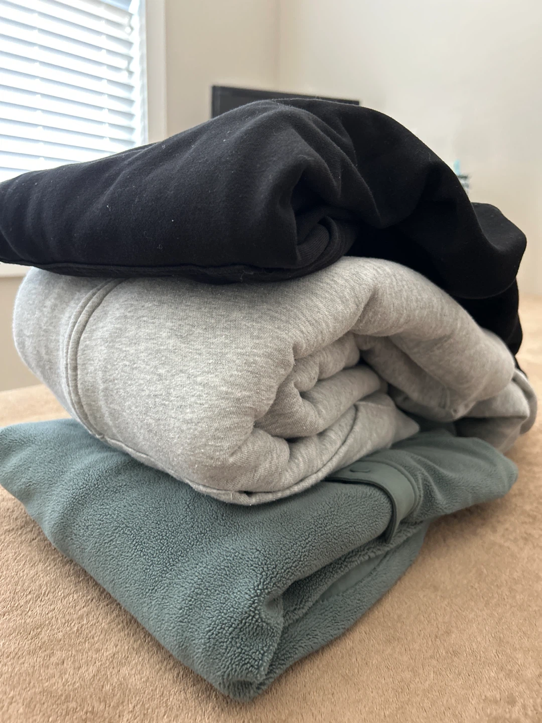 Bundle of 3 Hoodies - photo 2