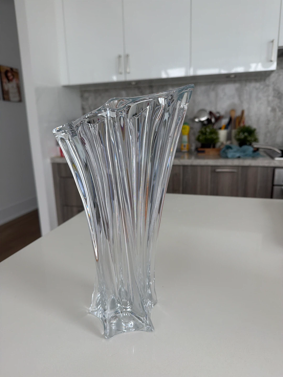 Clear Glass Vase - photo 2