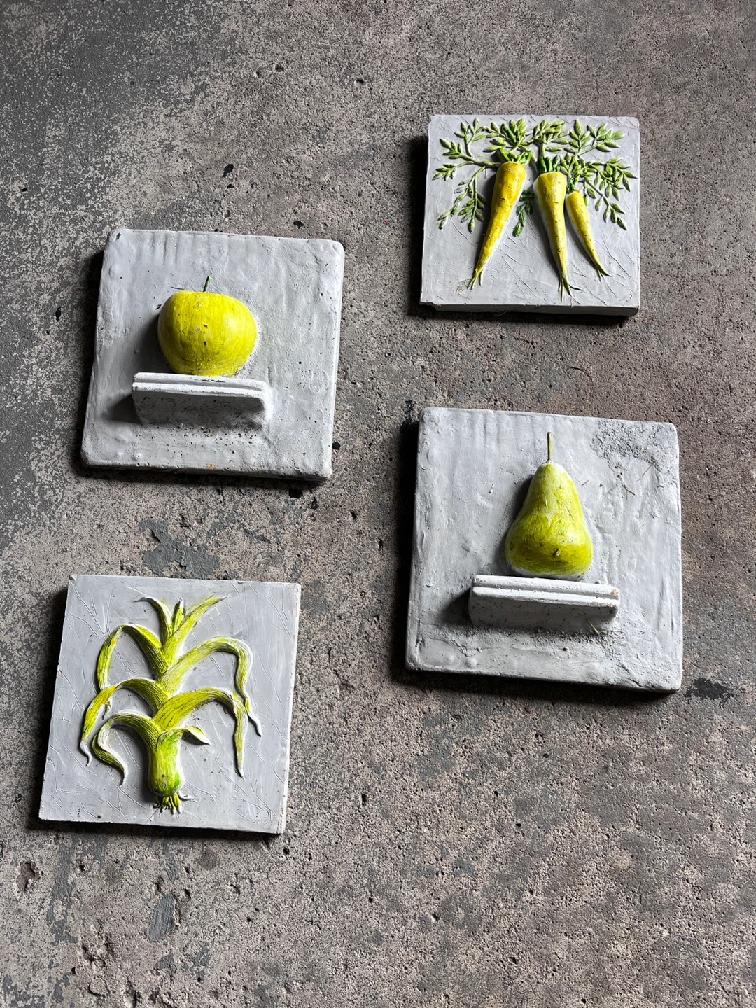 Decorative fruit and vegetable art pieces (set of 4)