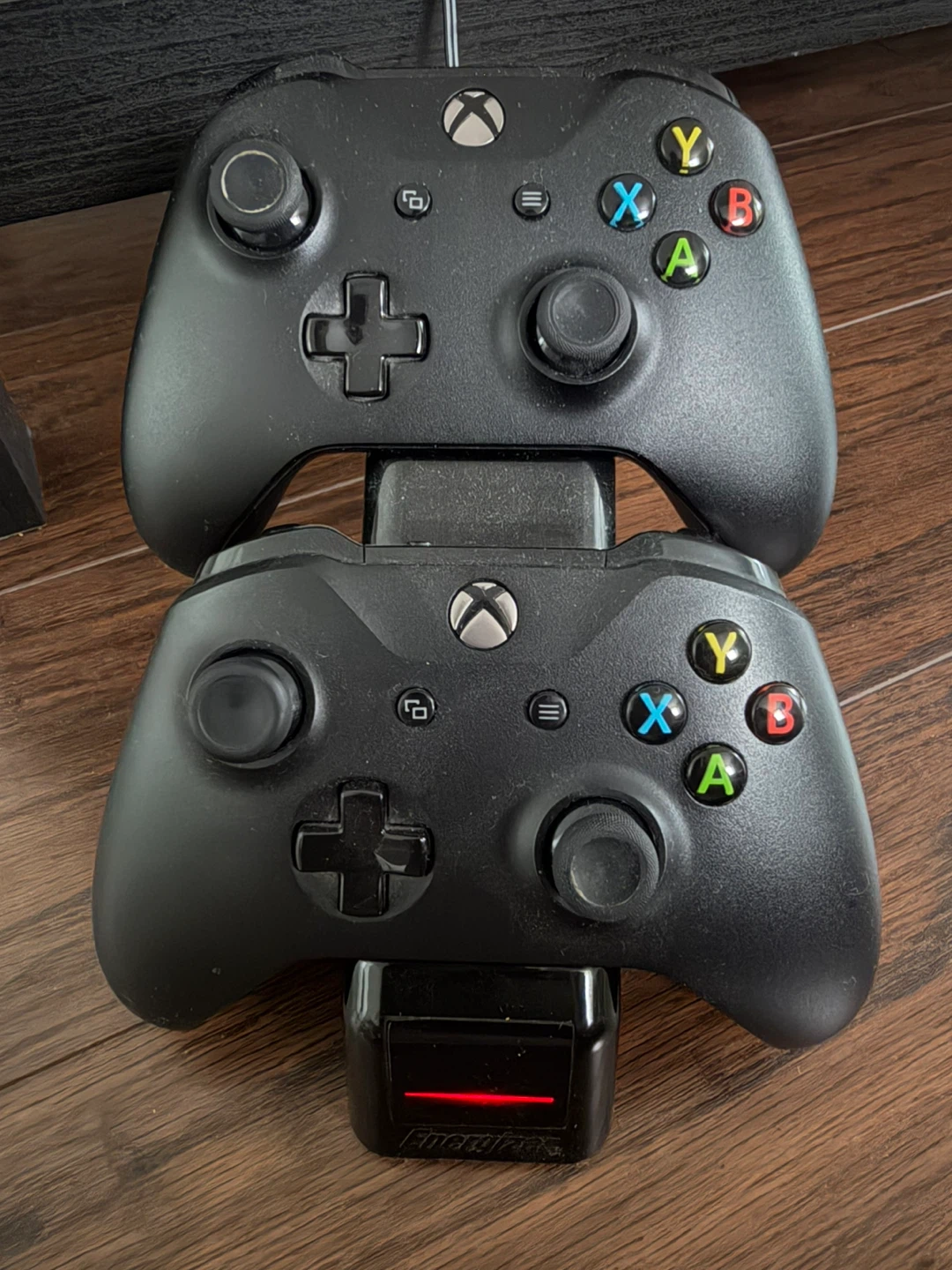 2 Xbox Controller Charging Station with One Controller and USB