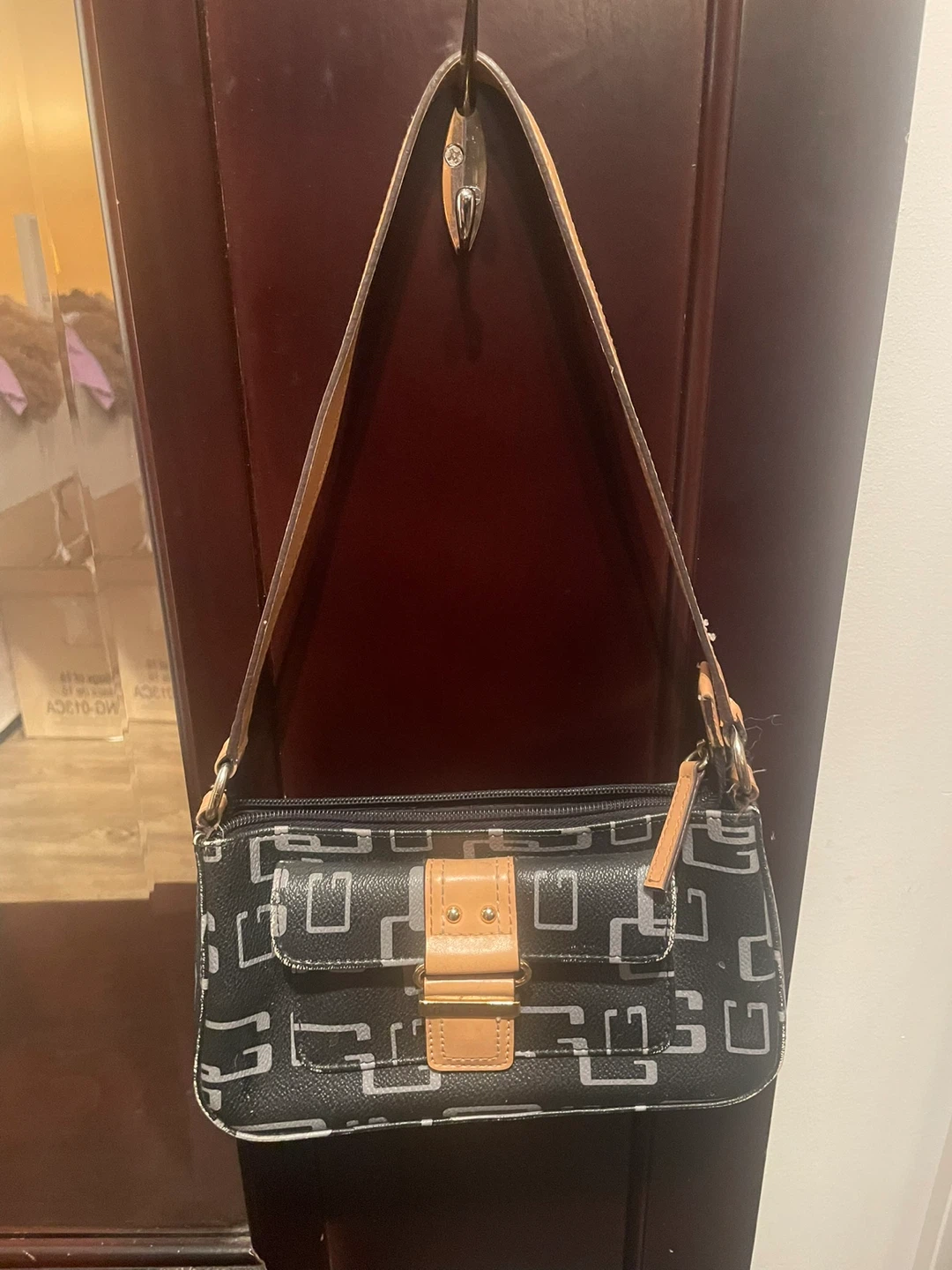 GUESS Shoulder Bag