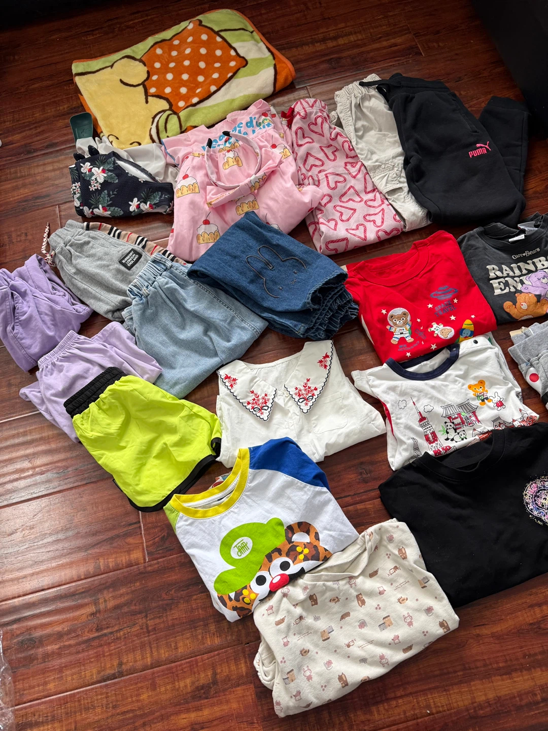 Like new condition clothing bundle for kids ages 5-6 - photo 3