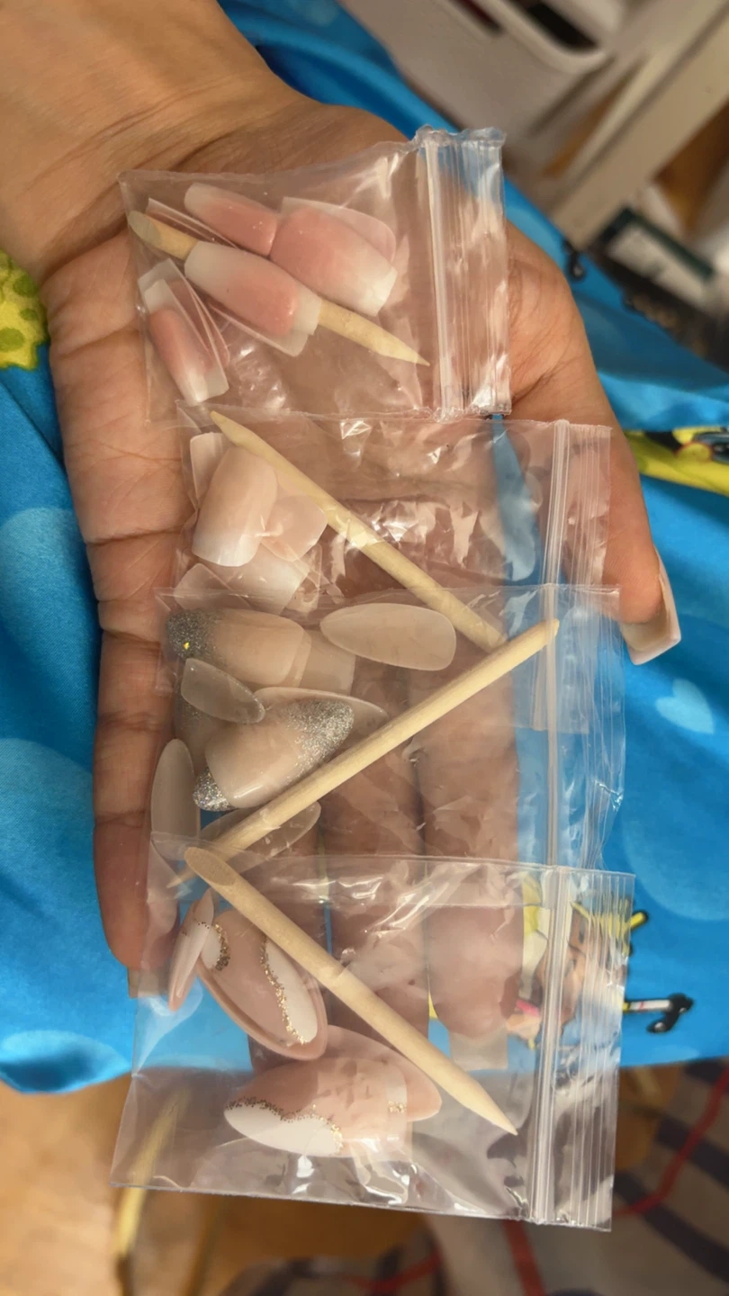 Press-On Nails Assortment with Wooden Cuticle Pushers