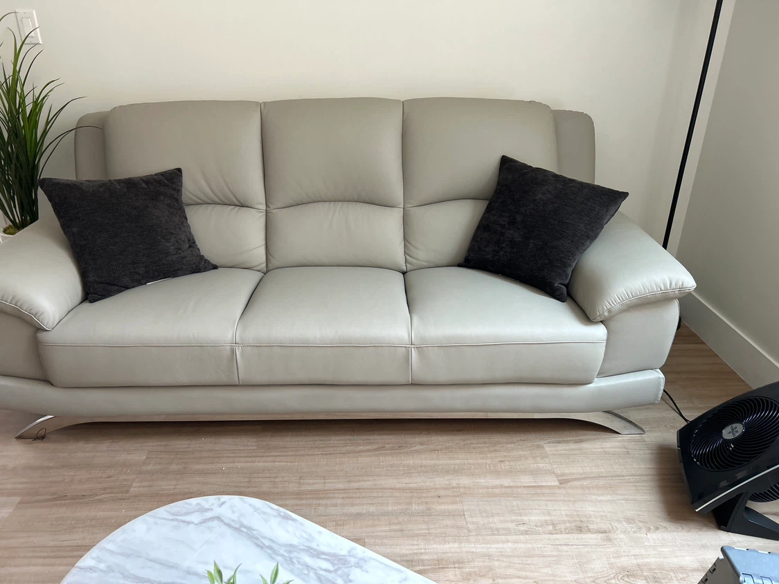 Couch - photo 2