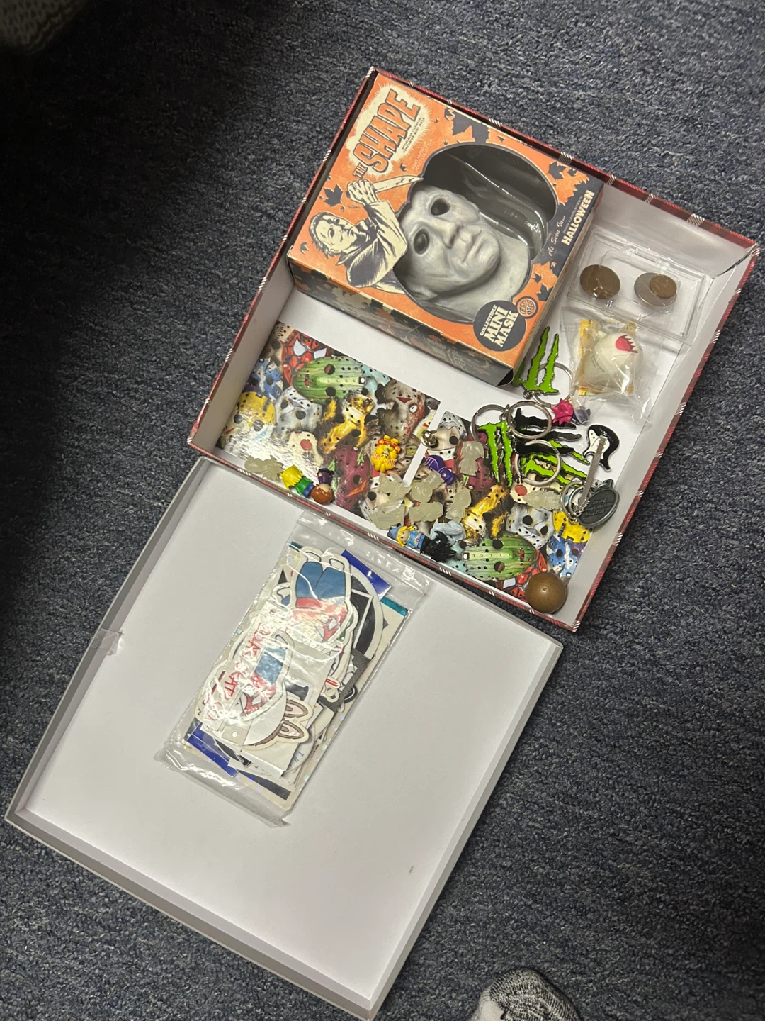 Mixed assortment of collectibles