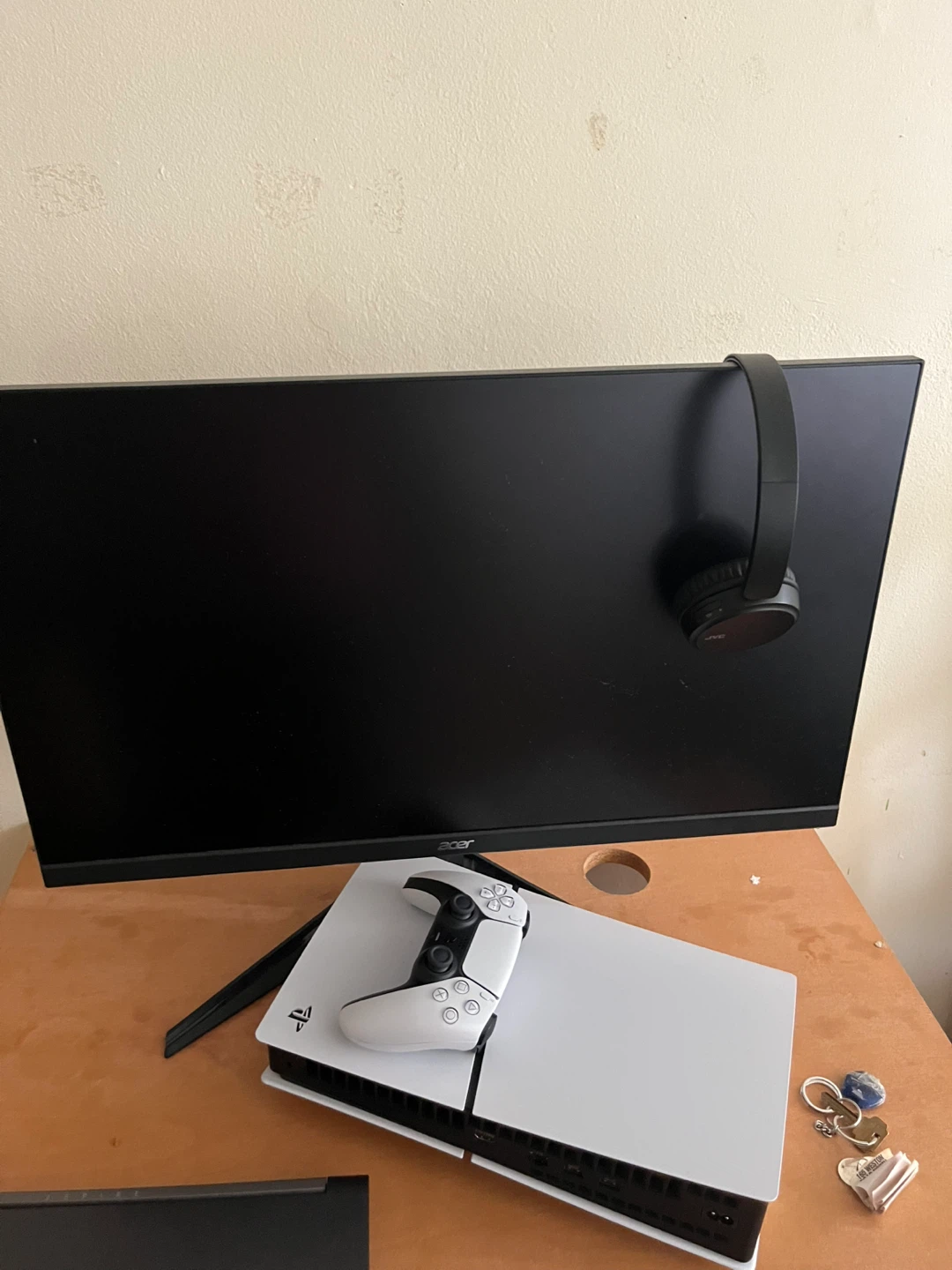 Ps5 and monitor and headphones Negotiable