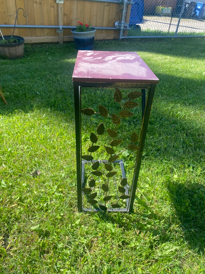 Decorative accent table - photo 2