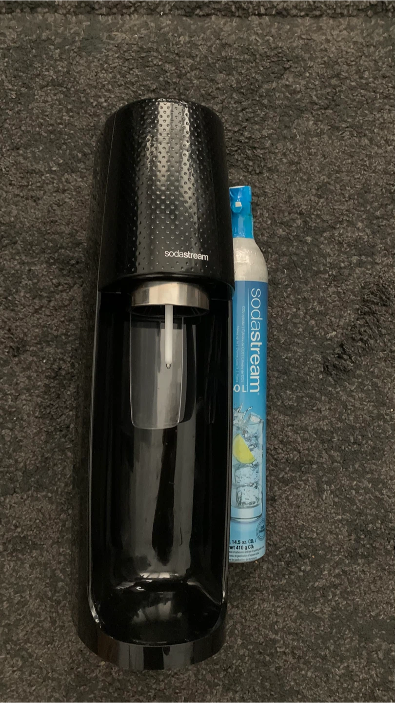 SodaStream with new CO2 Cylinder - photo 2