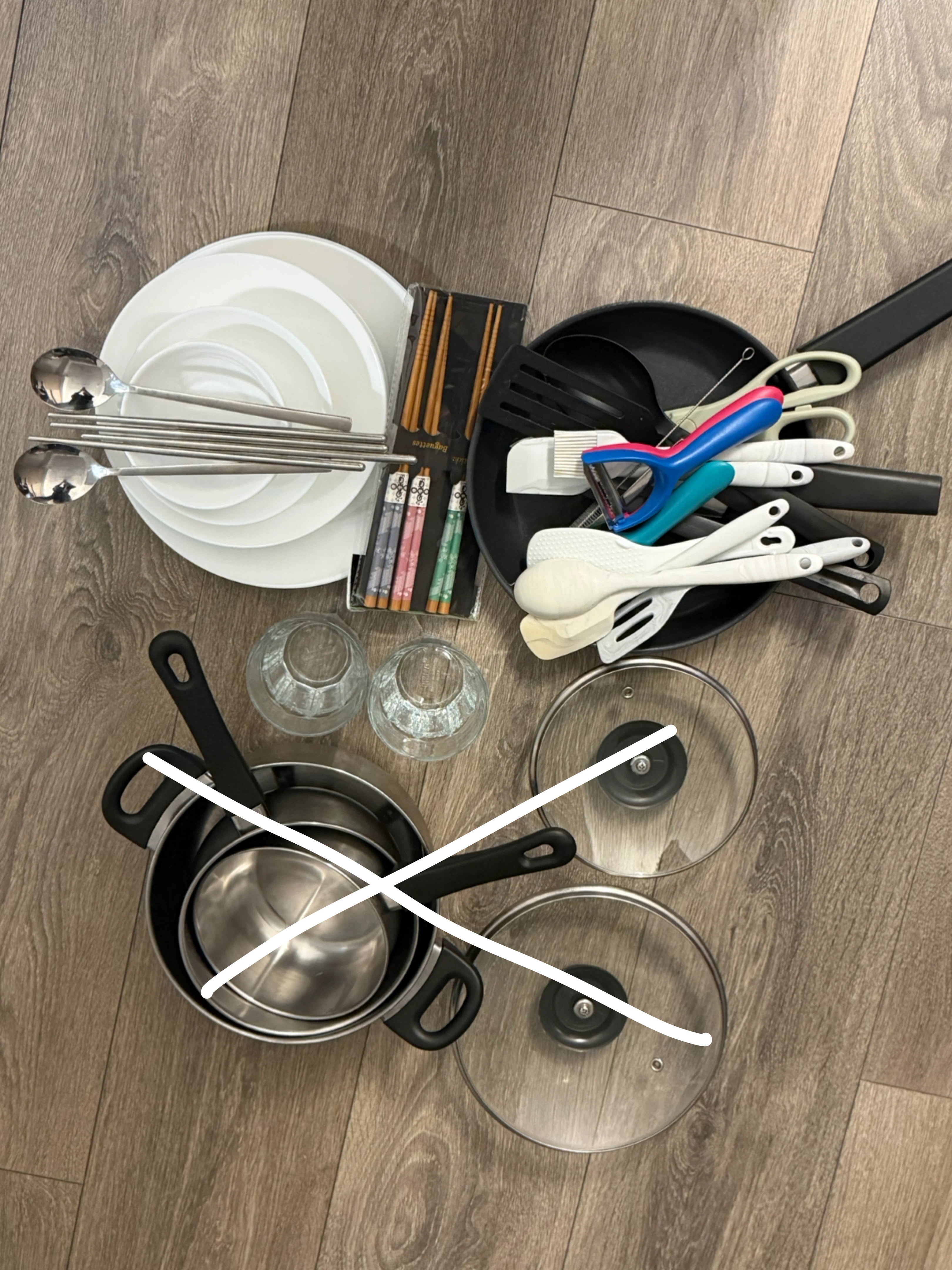 Kitchenware Set with Plates, and Utensils