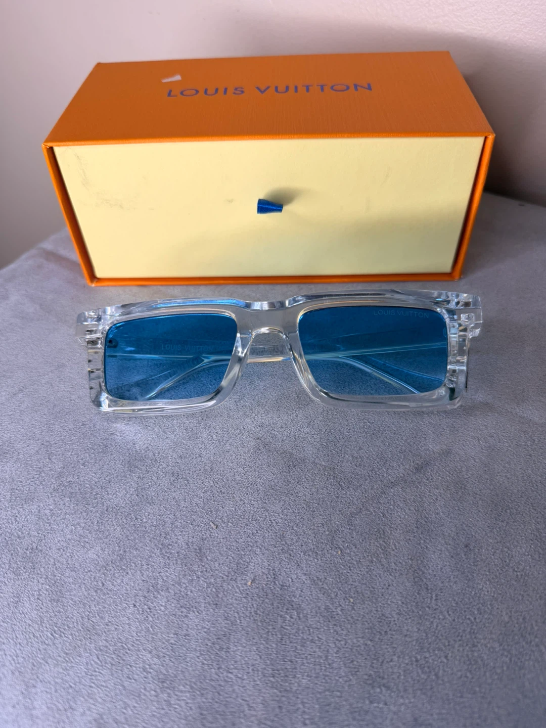 Louis Vuitton Sunglasses - photo 2