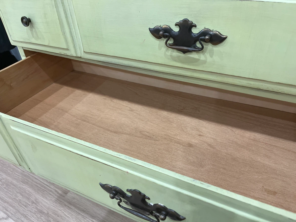 Charming  Dresser - photo 3