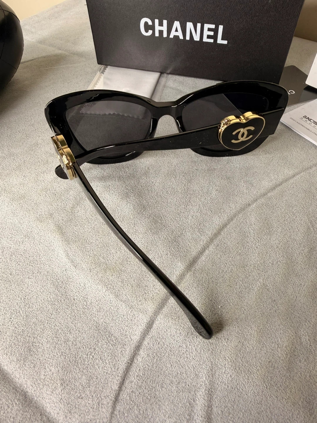 CHANEL Black Cat-Eye Sunglasses with Gold Heart Detail - photo 3