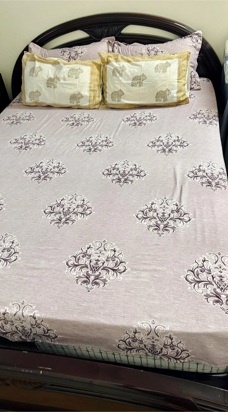 Dark Wood Queen Bed Frame – Excellent Condition - photo 2