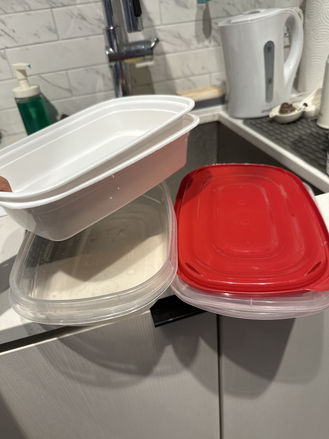Plastic containers - photo 2