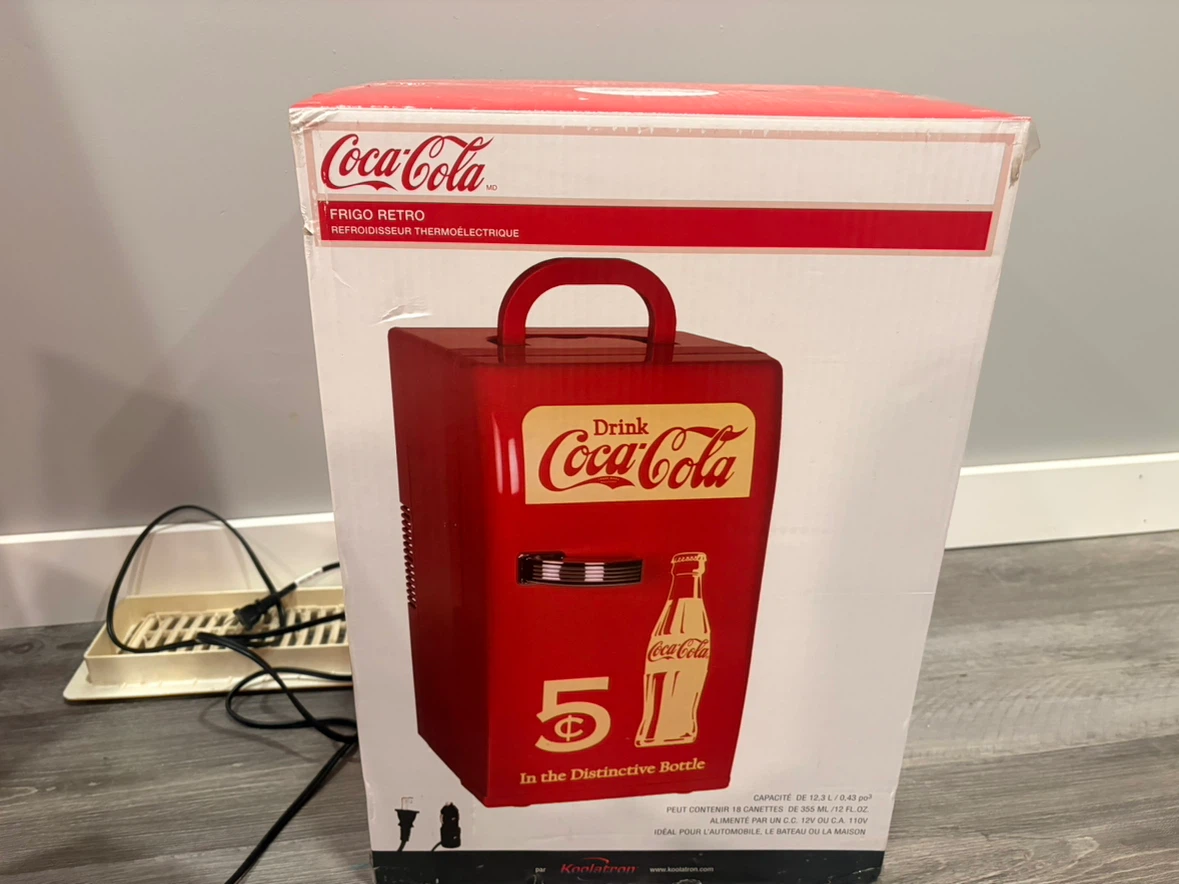 Coca-Cola Retro Koolatron Mini Fridge - photo 2
