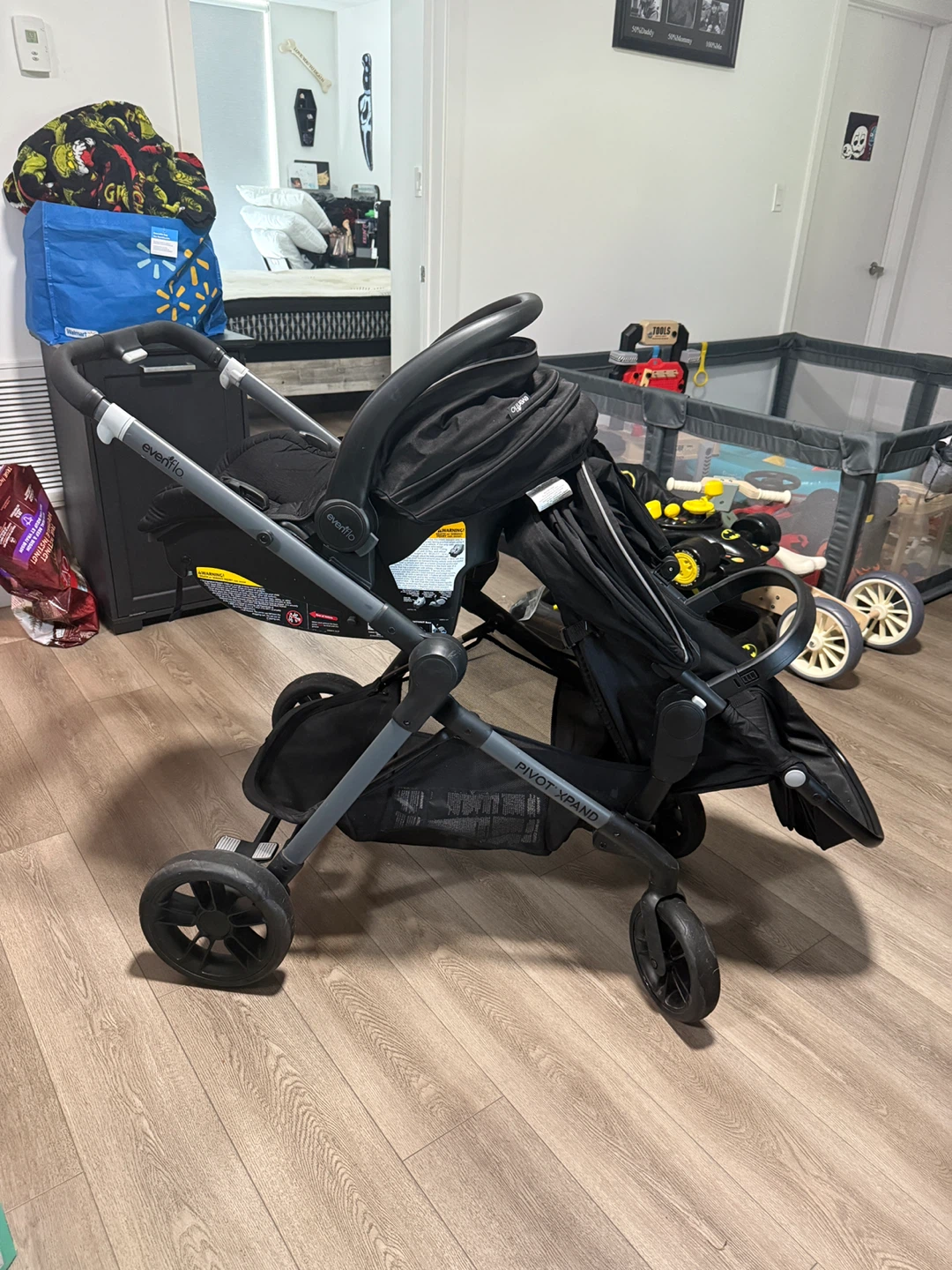 Evenflo Pivot Xpand Travel System Stroller and Car Seat