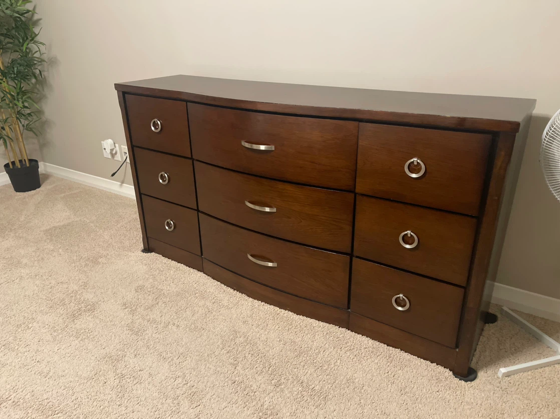 Wood Queen Bedroom Set - Dresser, Nightstand, Bed Frame - photo 2