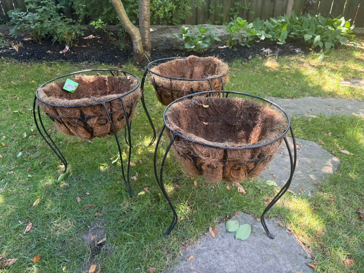 Set of 3 Hanging Planters with Stands - photo 2