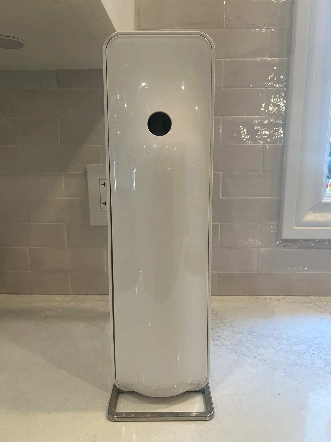 White SodaStream Fizzi Sparkling Water Maker - photo 4