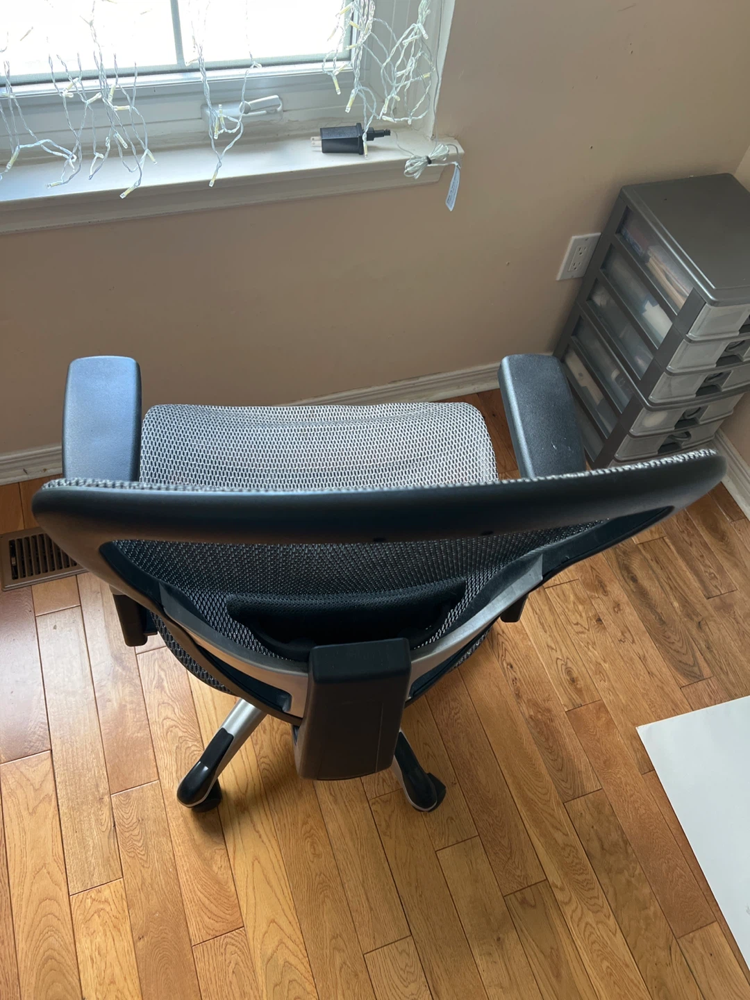 Black Mesh Office Chair - photo 2