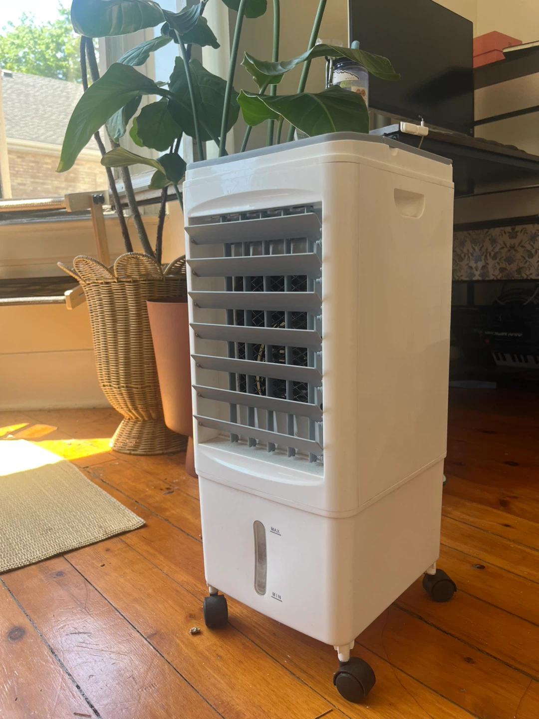 Compact but powerful box fan