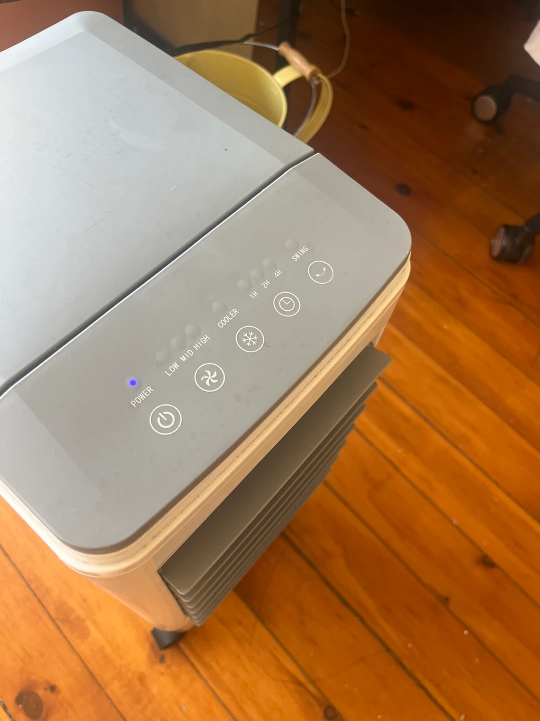 Compact but powerful box fan - photo 2