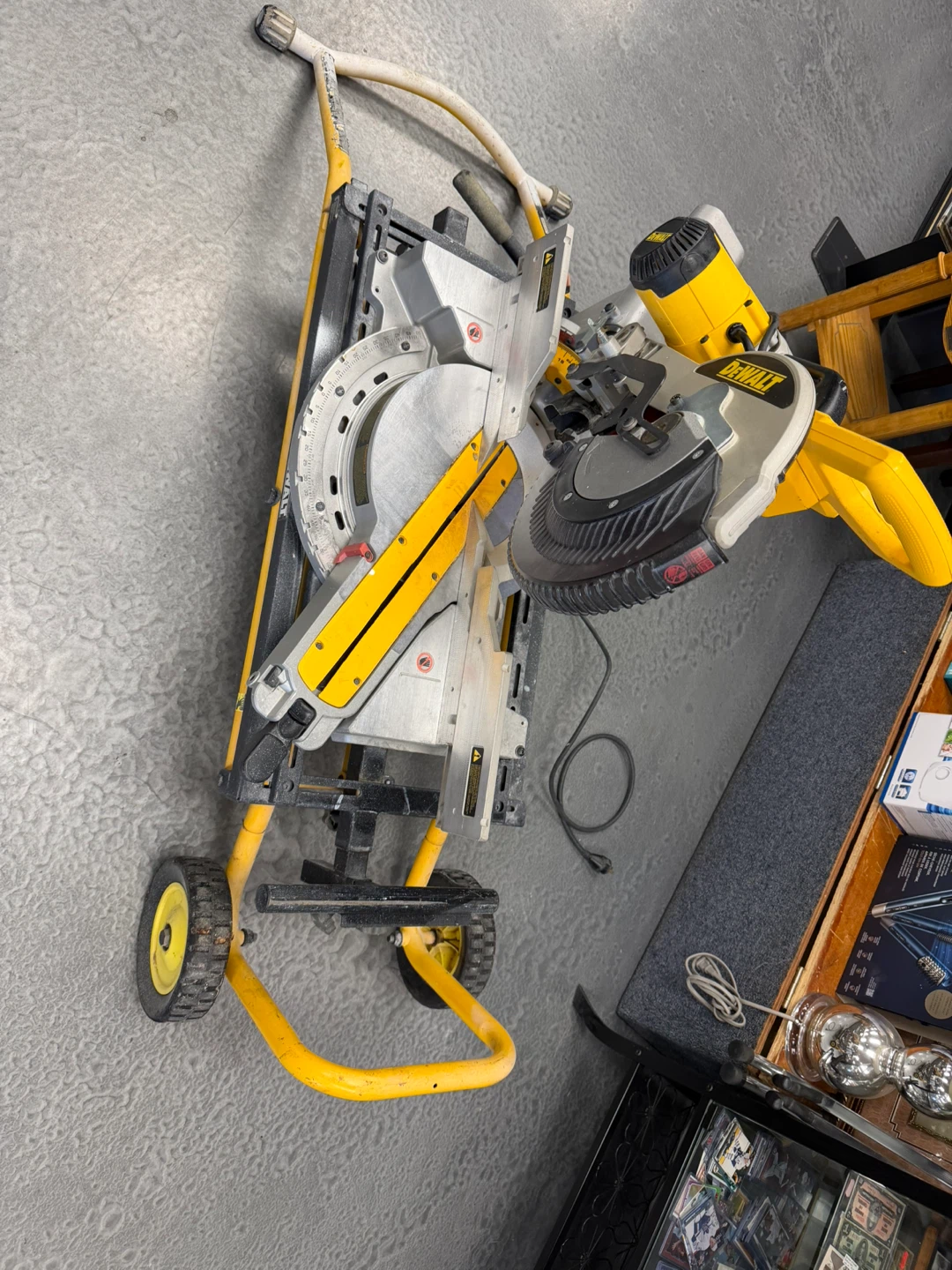DEWALT DWS780 Compound Miter Saw - photo 2