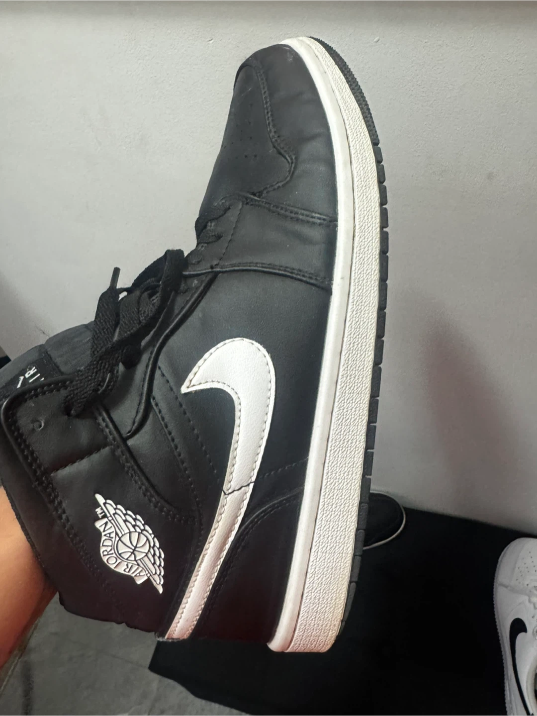 Air Jordan 1 Mid SE Black White Men's Shoes