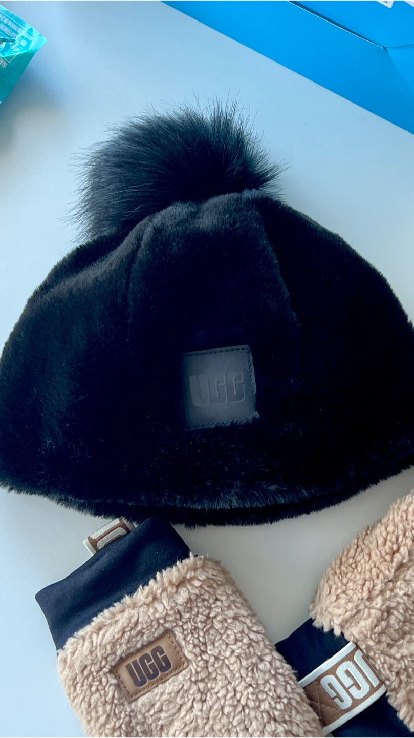 UGG Black Faux Fur Pom Pom & Sherpa Mittens $40/set - photo 4