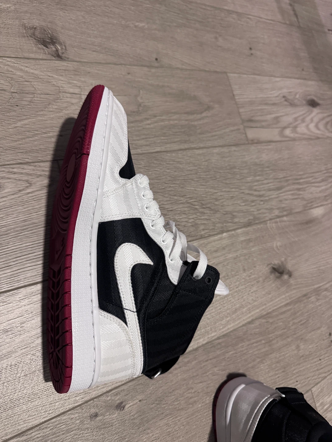 Air Jordan 1 Mid SE Shoes - photo 5