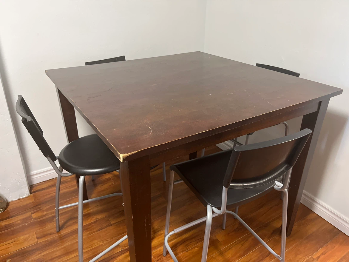MOVING SALE ‼️ Table with 4 Black Chairs