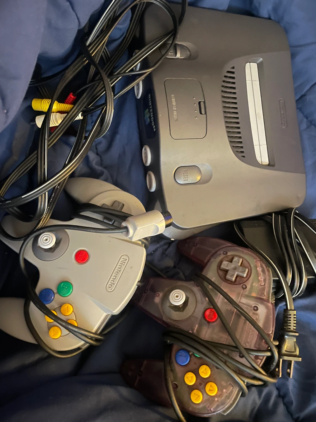 Nintendo 64 Console with 2 Controllers, memory card, & game - photo 2