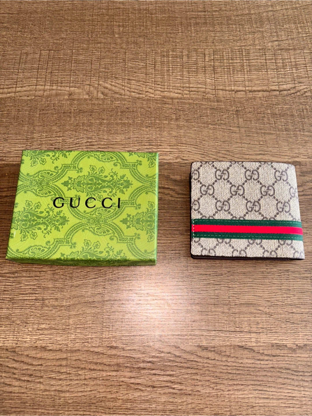 Portefeuille Gucci GG Supreme avec bande verte et rouge