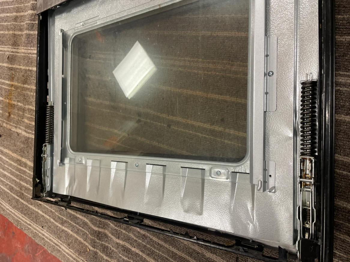 Samsung stove oven door (broken glass) - photo 4